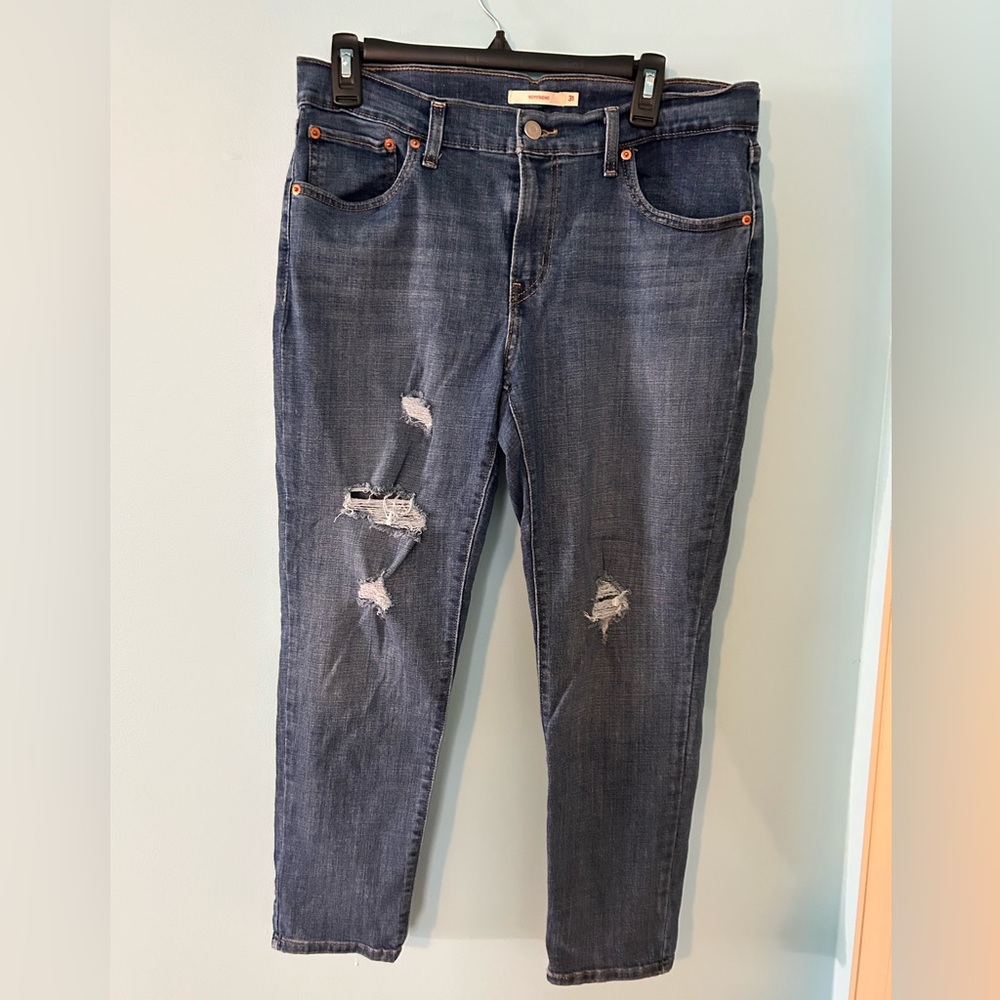 Levi Ripped Jeans 31 waist